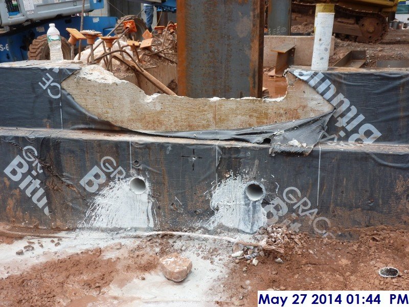 Damaged foundation wall at column line K-2.5 Facing West (800x600)